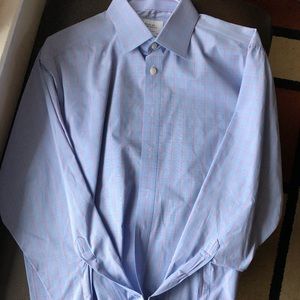 Men’s dress shirt bottom down